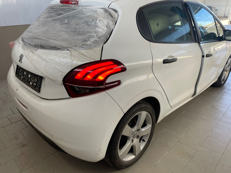 Peugeot 208 1.6bluehdi НА ЧАСТИ, снимка 5 - Автомобили и джипове - 46354489