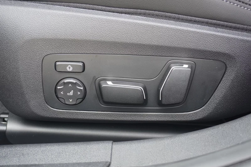 BMW M3 XDRIVE/530HP/COMP./SHADOW/360/HUD/MEMO/H&K/709g, снимка 13 - Автомобили и джипове - 53163519