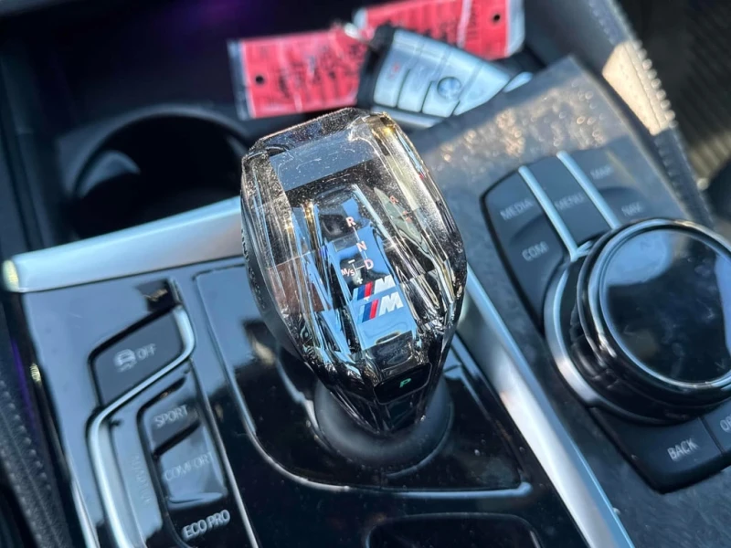 BMW 550 / xDrive / G30 / Distronic / Harman / ОБДУХВАНЕ , снимка 15 - Автомобили и джипове - 53358655