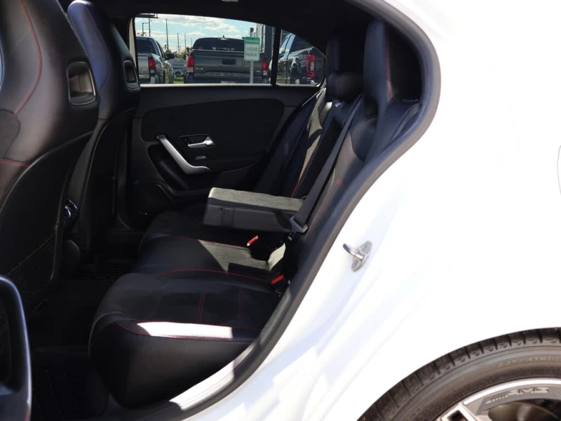 Mercedes-Benz A 250 4MATIC* AMG* ПАНОРАМА* 360 КАМЕРА* ПОДГРЕВ* AMBIEN, снимка 17 - Автомобили и джипове - 53431749