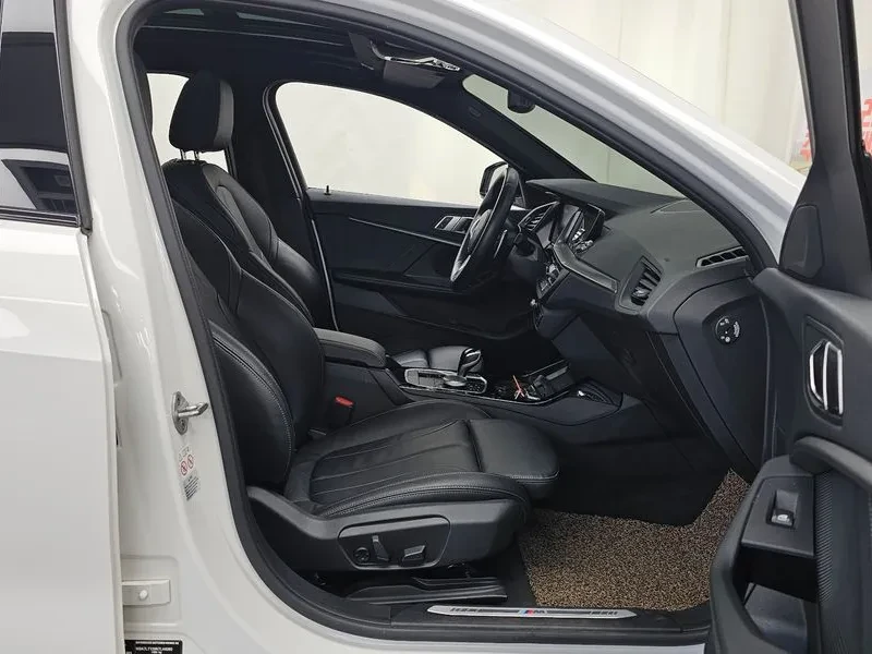 BMW 120 I M Sports, снимка 11 - Автомобили и джипове - 55830619