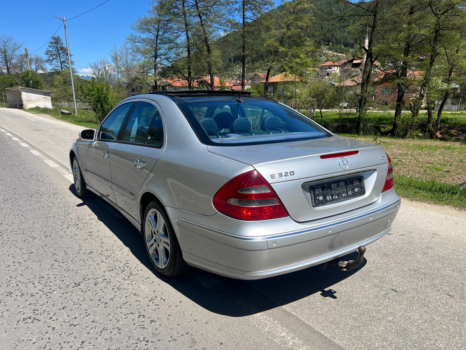 Mercedes-Benz E 320 КОЖА* НАВИ* ПАНОРАМА* ПАМЕТ* 204* Редови - изображение 7