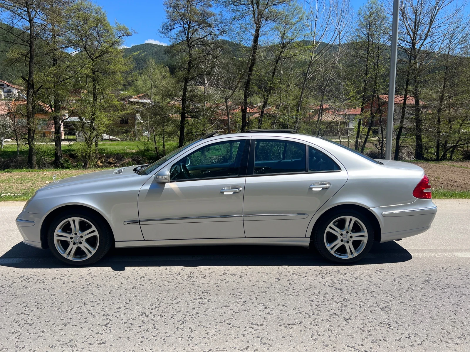 Mercedes-Benz E 320 КОЖА* НАВИ* ПАНОРАМА* ПАМЕТ* 204* Редови - изображение 8