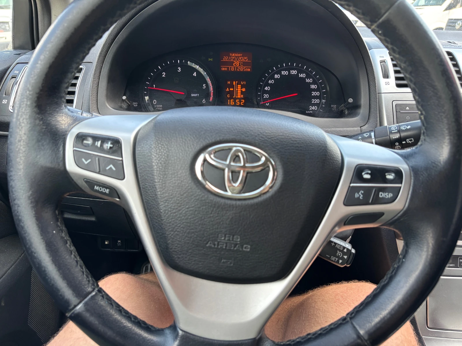 Toyota Avensis D4D FACELIFT ПЕРФЕКТНА - изображение 9