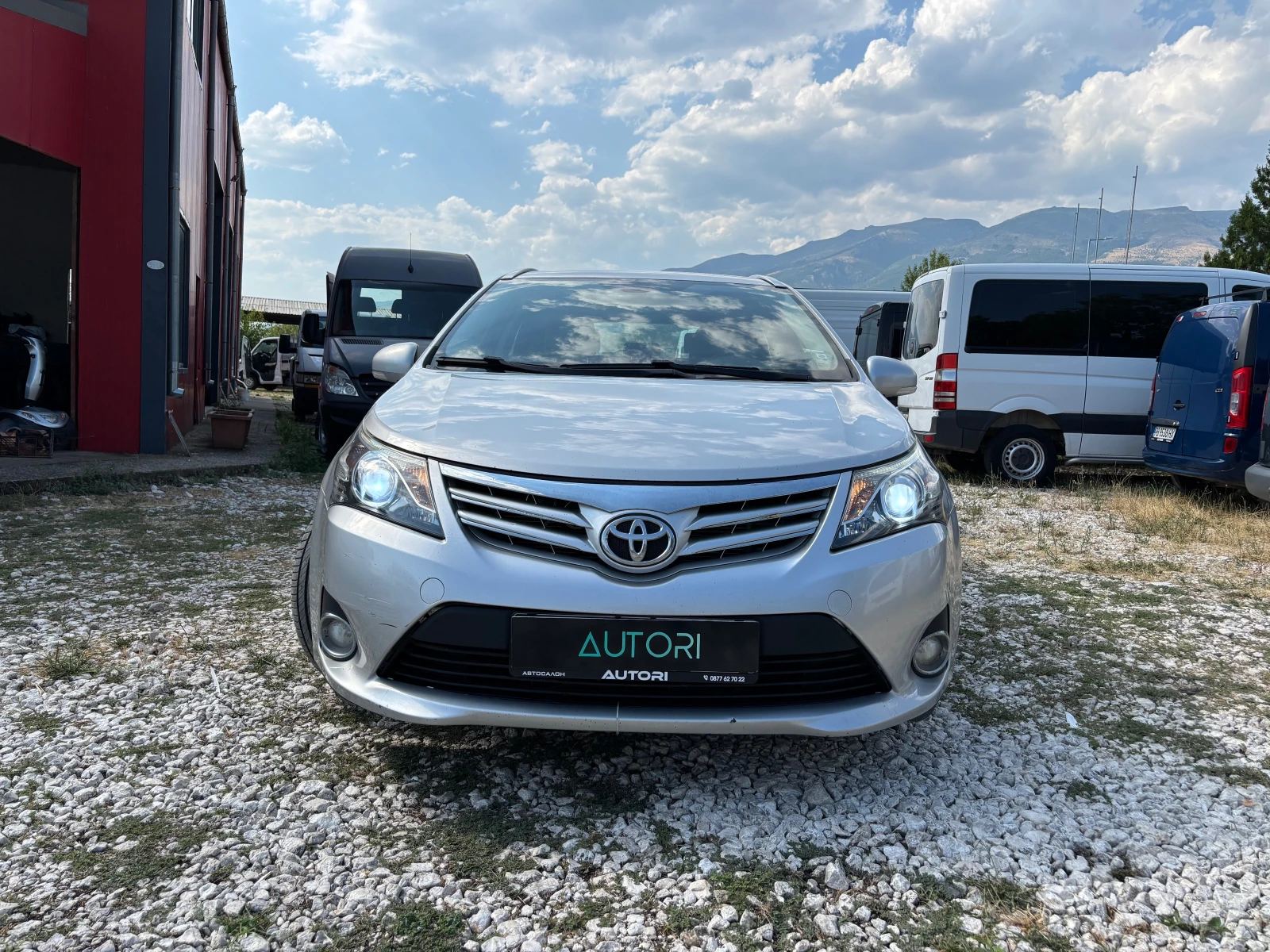 Toyota Avensis D4D FACELIFT ПЕРФЕКТНА - изображение 2