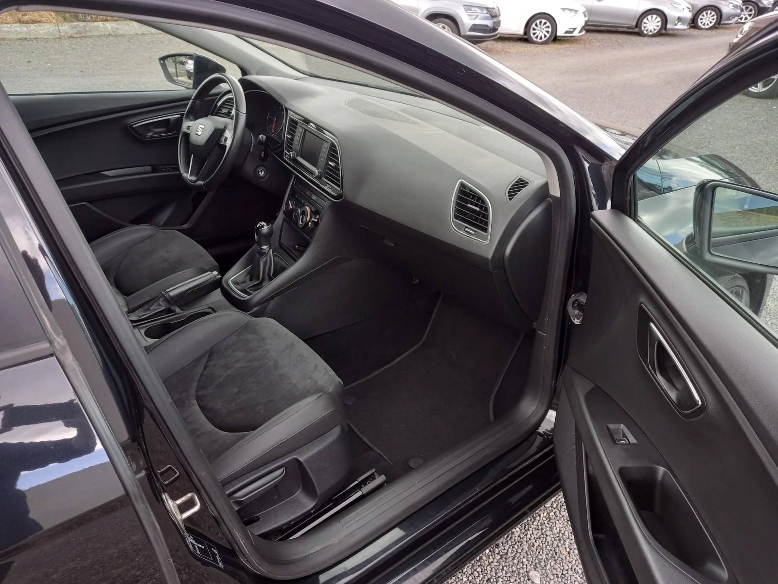 Seat Leon ST, снимка 9 - Автомобили и джипове - 54410072