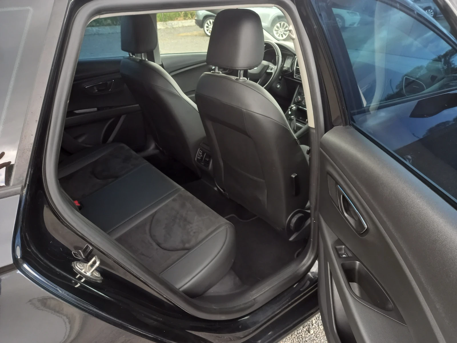 Seat Leon ST, снимка 10 - Автомобили и джипове - 54410072