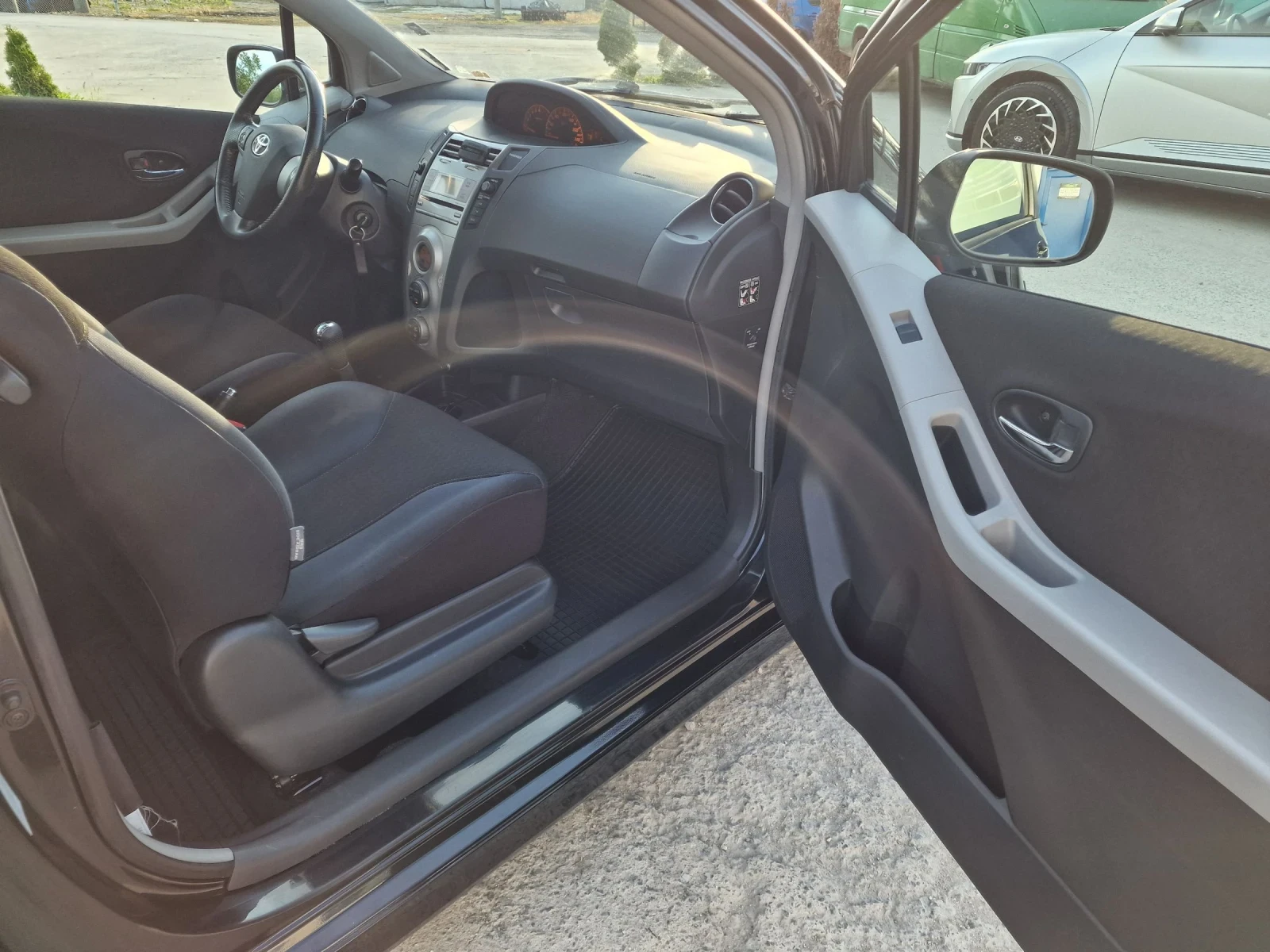 Toyota Yaris 1.8TS, снимка 9 - Автомобили и джипове - 54904744