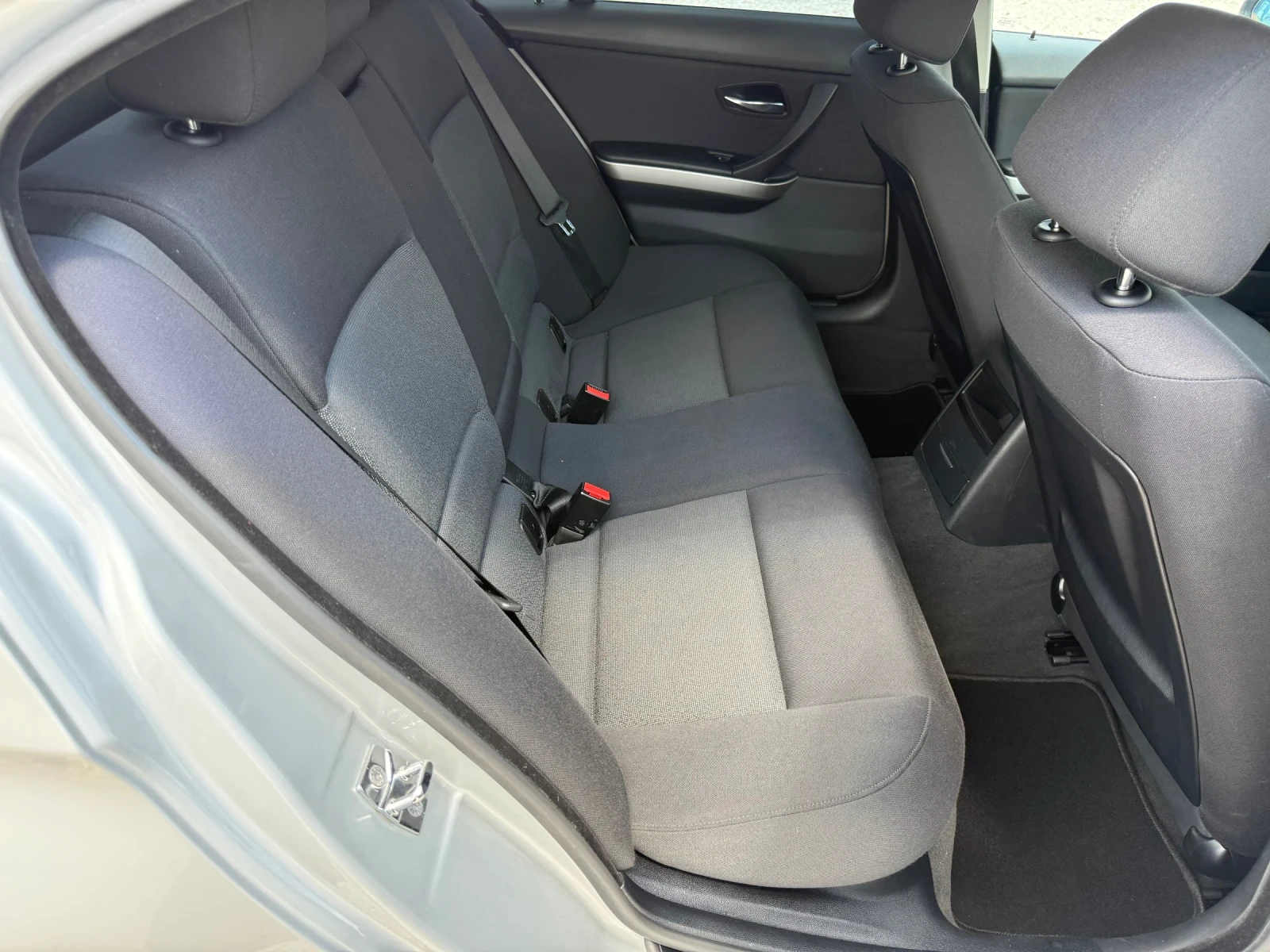 BMW 320 i 150к.с PARKTRONIC / PODGREV , снимка 15 - Автомобили и джипове - 55013263