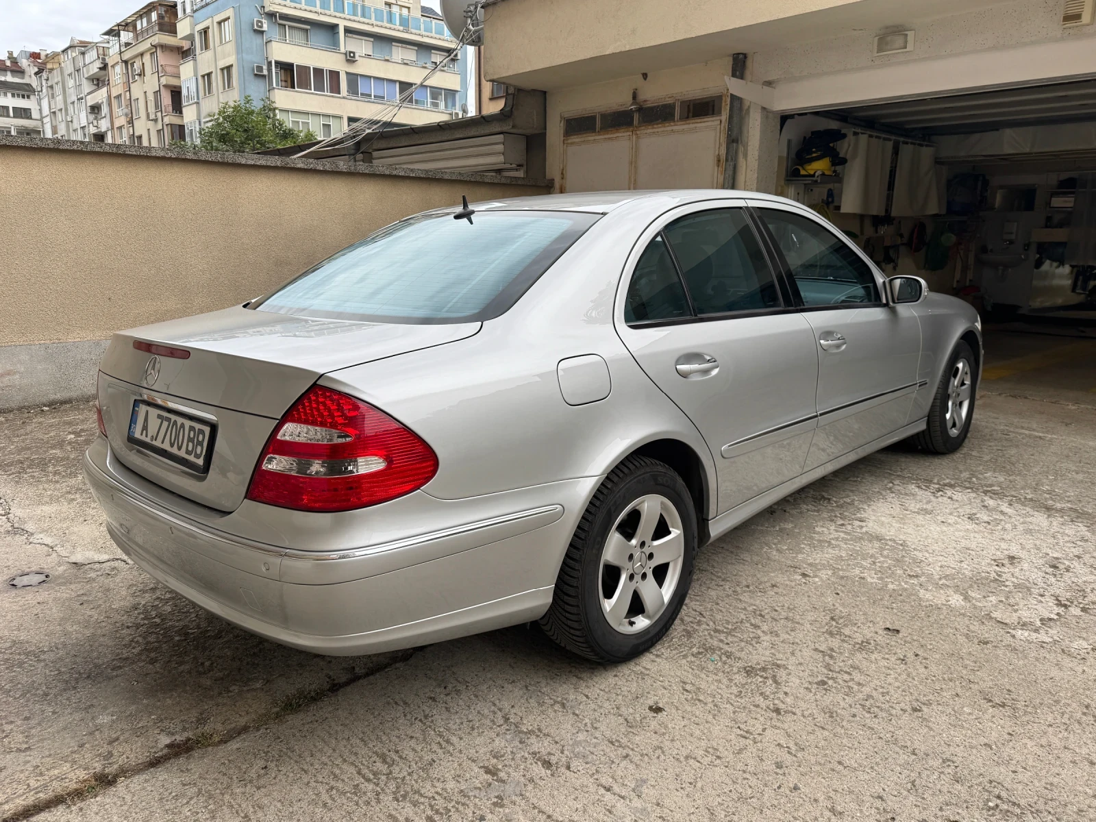 Mercedes-Benz E 320 Elegance, снимка 5 - Автомобили и джипове - 56171393