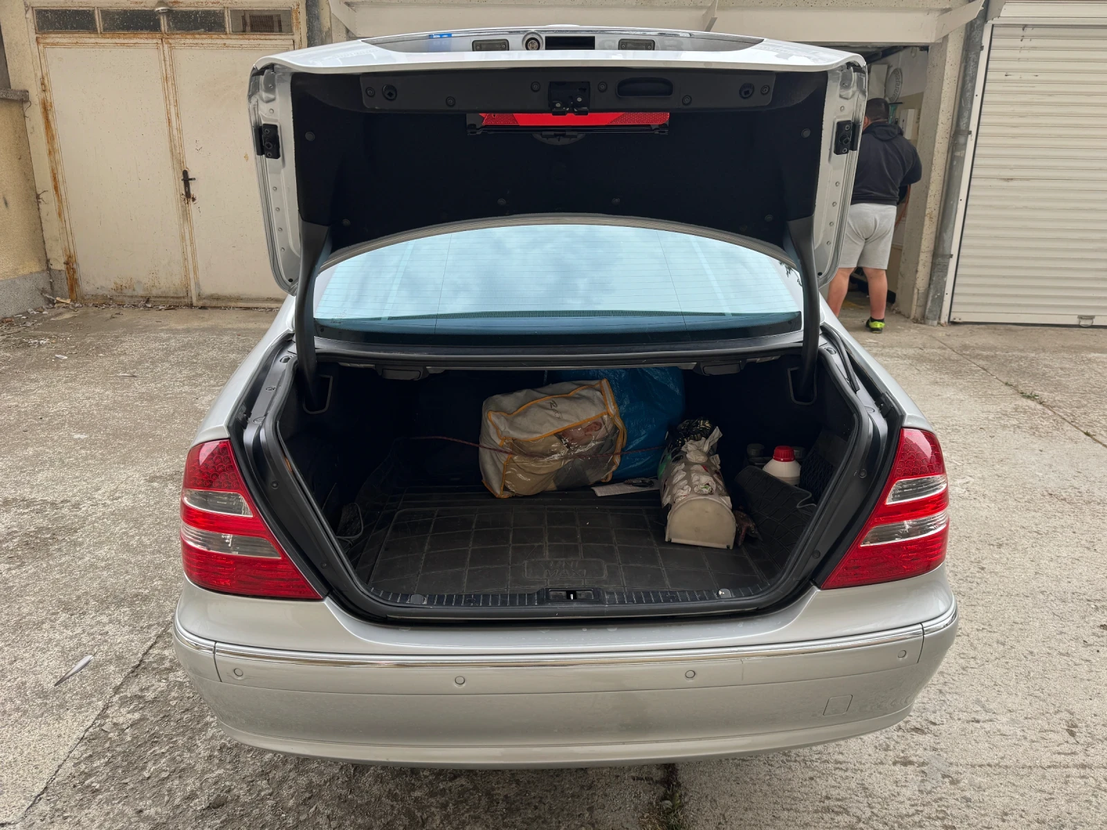 Mercedes-Benz E 320 Elegance, снимка 11 - Автомобили и джипове - 56171393