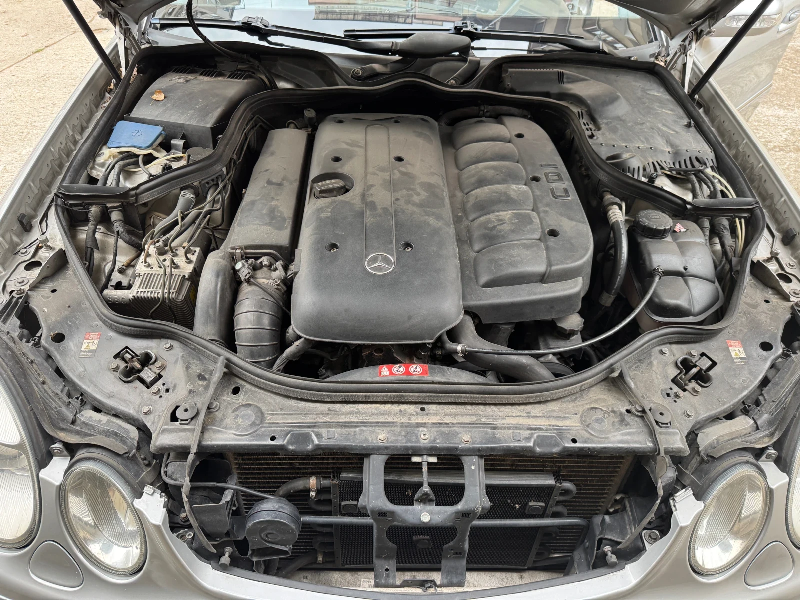 Mercedes-Benz E 320 Elegance, снимка 10 - Автомобили и джипове - 56171393
