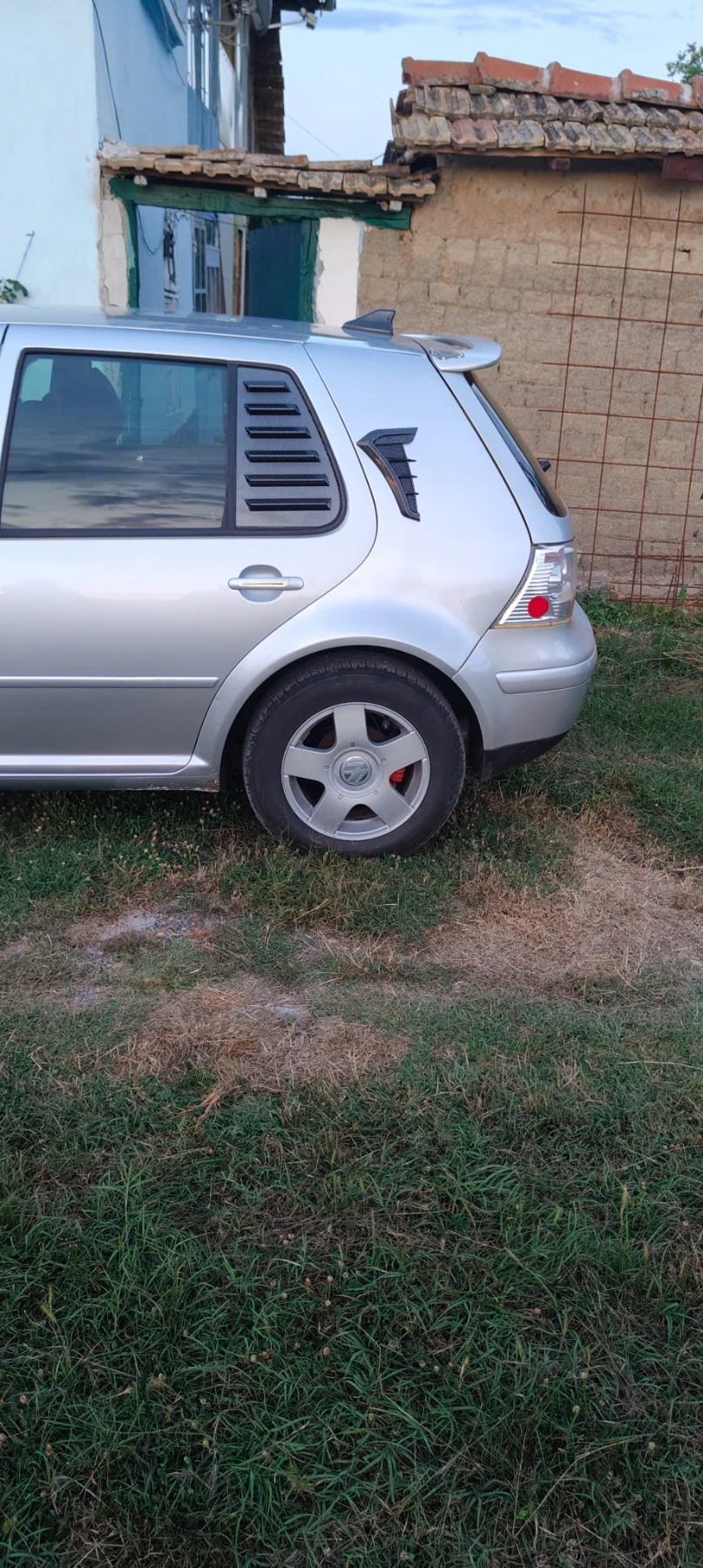 VW Golf 1.9 TDI, снимка 3 - Автомобили и джипове - 56635375