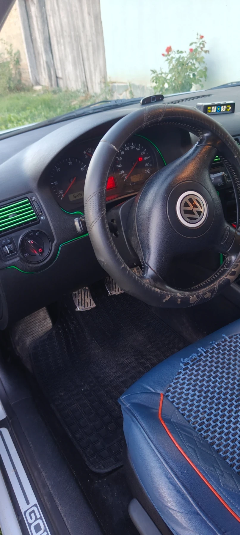 VW Golf 1.9 TDI, снимка 7 - Автомобили и джипове - 56635375