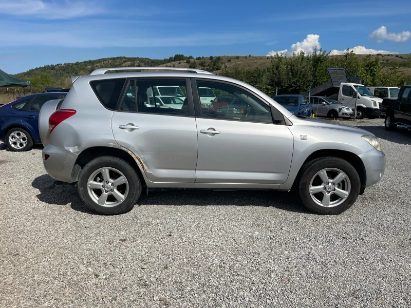 Toyota Rav4 D4D, снимка 4 - Автомобили и джипове - 47266139