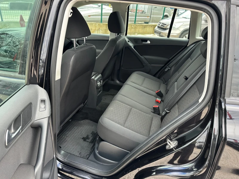 VW Tiguan 2.0TDI, снимка 12 - Автомобили и джипове - 48299215