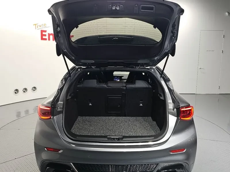 Infiniti Q30 Premium 2.0 Бензин, снимка 12 - Автомобили и джипове - 55434064