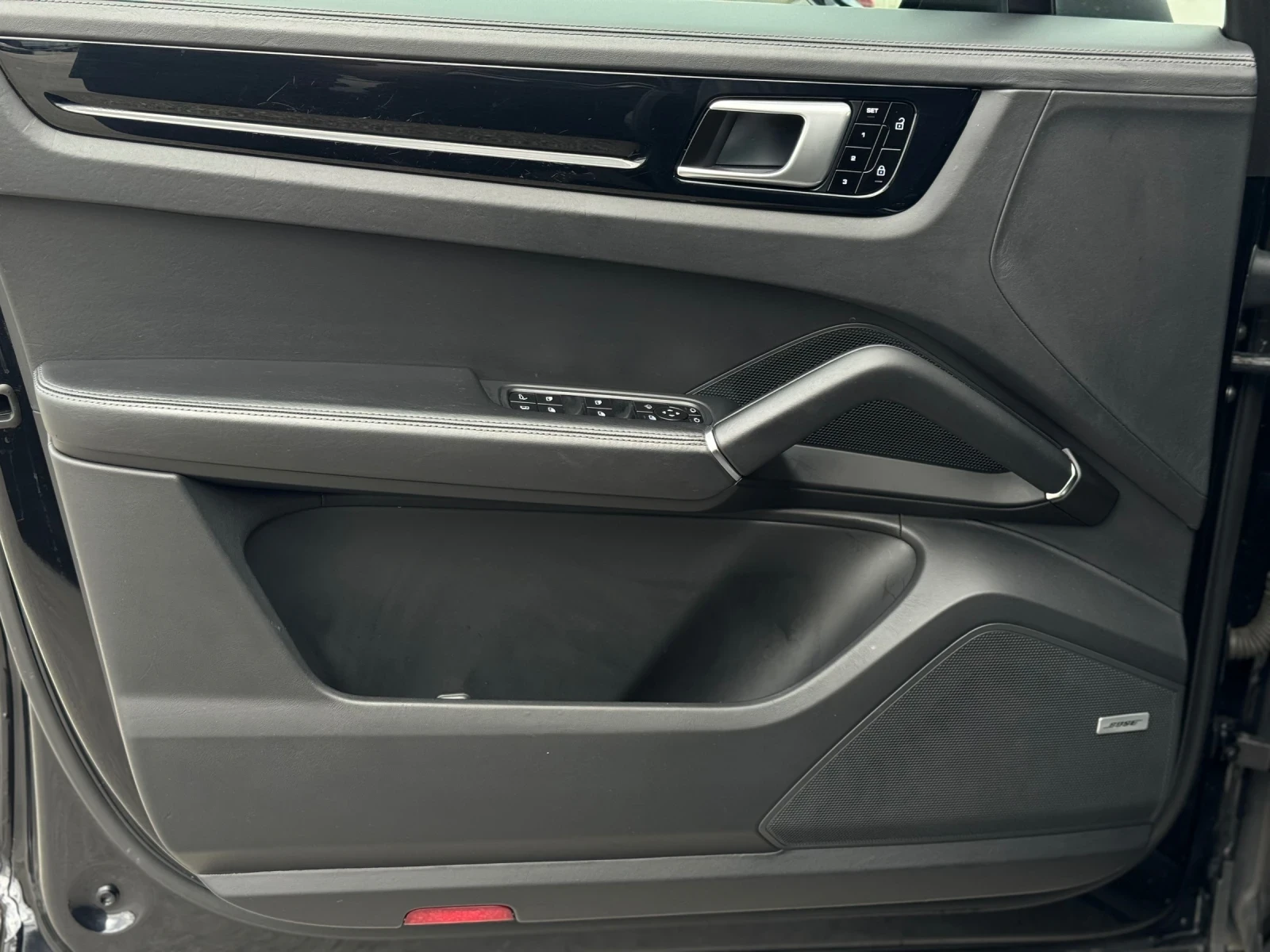 Porsche Cayenne COUPE E-HYBRID, снимка 8 - Автомобили и джипове - 54147889