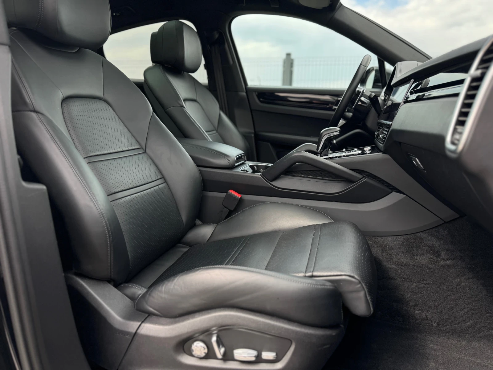 Porsche Cayenne COUPE E-HYBRID, снимка 12 - Автомобили и джипове - 54147889