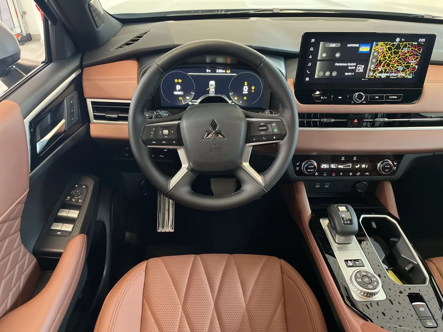 Mitsubishi Outlander 2.4PHEV/306HP/TOP LUXURY/PANO/360/HUD/YAMAHA/201h, снимка 8 - Автомобили и джипове - 54359734