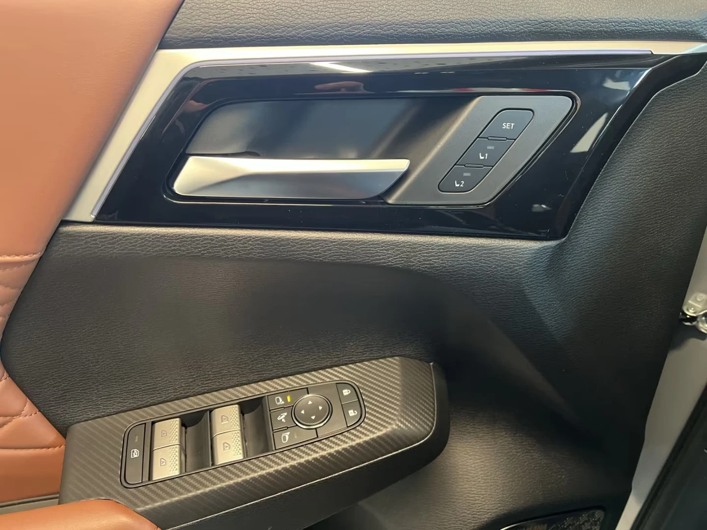 Mitsubishi Outlander 2.4PHEV/306HP/TOP LUXURY/PANO/360/HUD/YAMAHA/201h, снимка 13 - Автомобили и джипове - 54359734