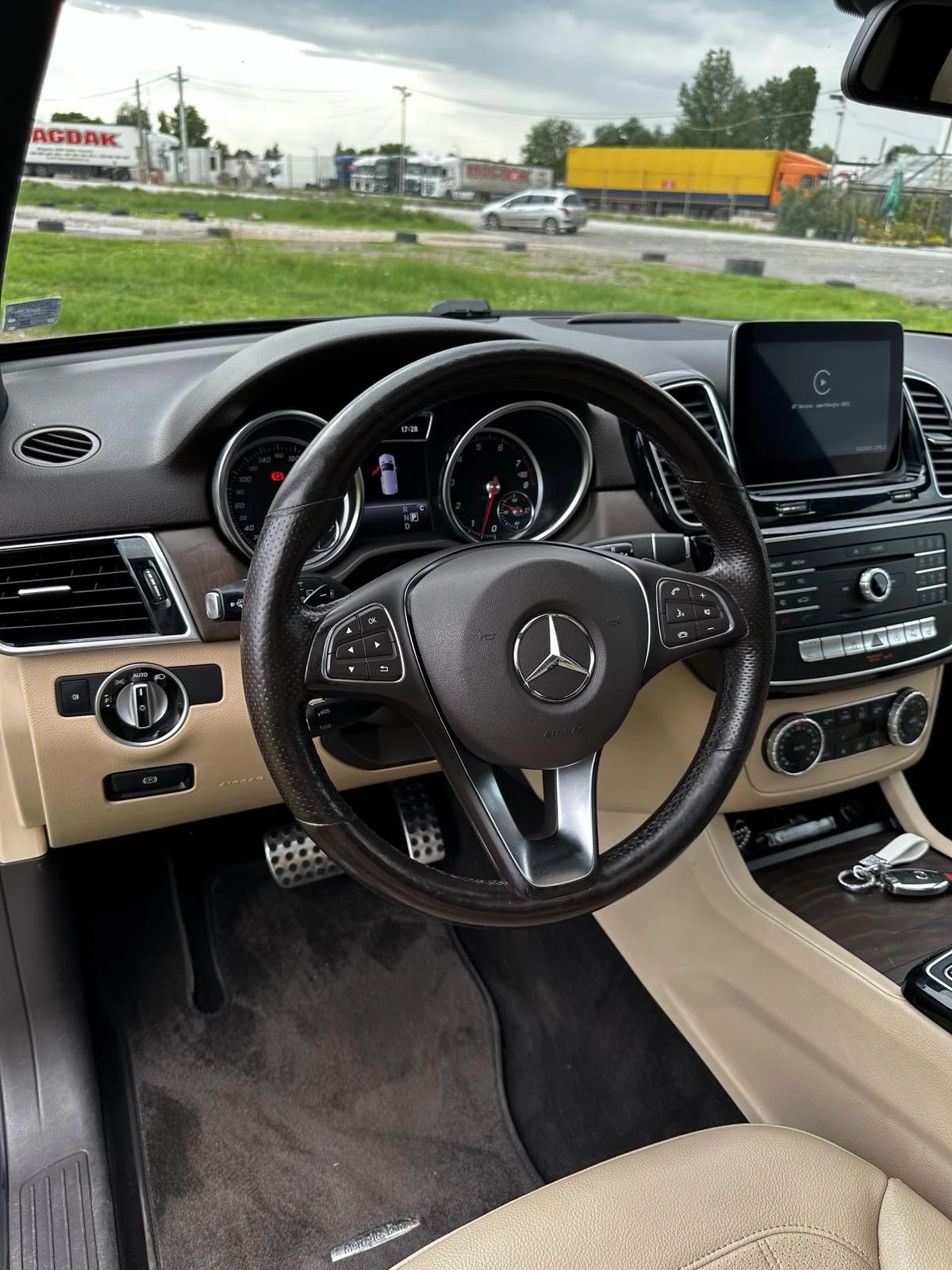 Mercedes-Benz GLE 400, снимка 12 - Автомобили и джипове - 56242362