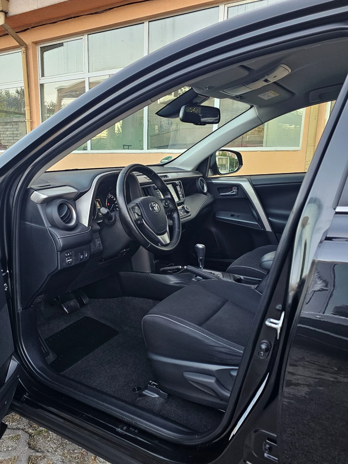 Toyota Rav4 2.5 Hybrid AWD Edition S + Facelift, снимка 7 - Автомобили и джипове - 56340383