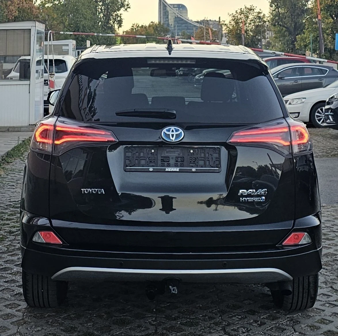 Toyota Rav4 2.5 Hybrid AWD Edition S + Facelift, снимка 4 - Автомобили и джипове - 56340383