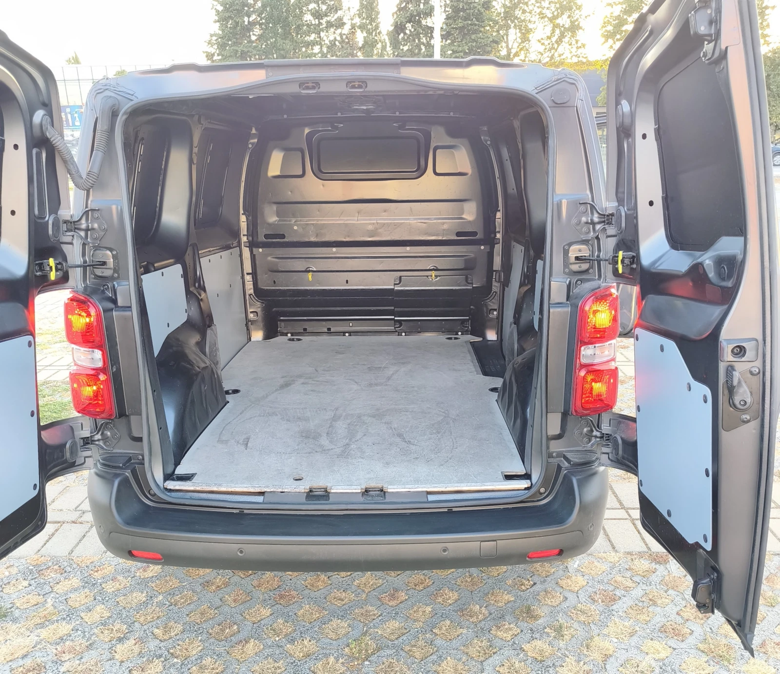 Citroen Jumpy 2.0 HDI Автоматик, снимка 15 - Бусове и автобуси - 55905410