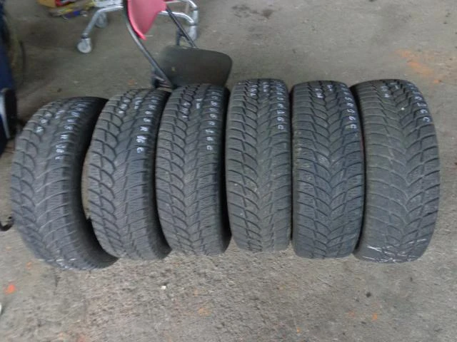 Гуми Зимни 205/65R16, снимка 2 - Гуми и джанти - 16653000