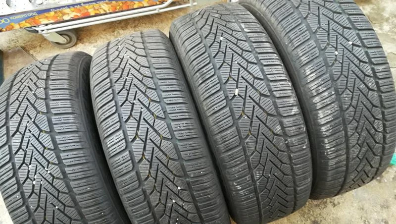 Гуми Зимни 215/60R16, снимка 2 - Гуми и джанти - 26741106