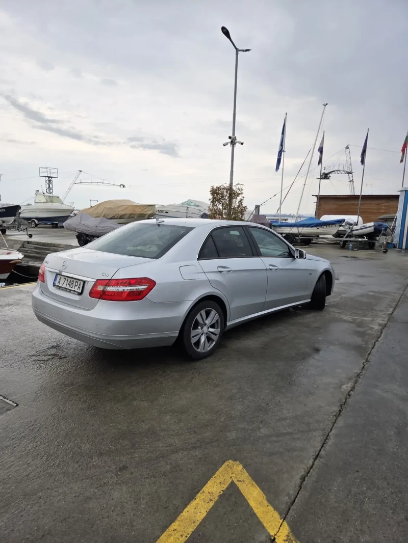 Mercedes-Benz E 220, снимка 3 - Автомобили и джипове - 52533279