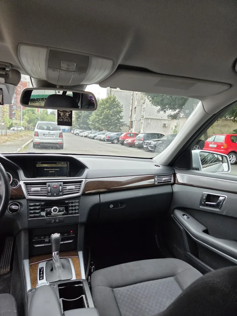 Mercedes-Benz E 220, снимка 7 - Автомобили и джипове - 52533279