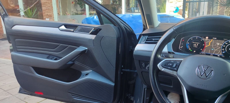 VW Passat 2.0TDI Elegance 150кс Digital Distr LED Кожа , снимка 17 - Автомобили и джипове - 51663329