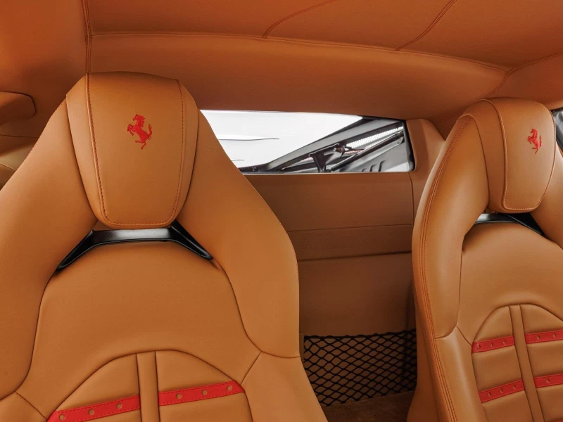 Ferrari F8 TRIBUTO/ COUPE/ CARBON/ CERAMIC/ 360 CAMERA/, снимка 16 - Автомобили и джипове - 52233465