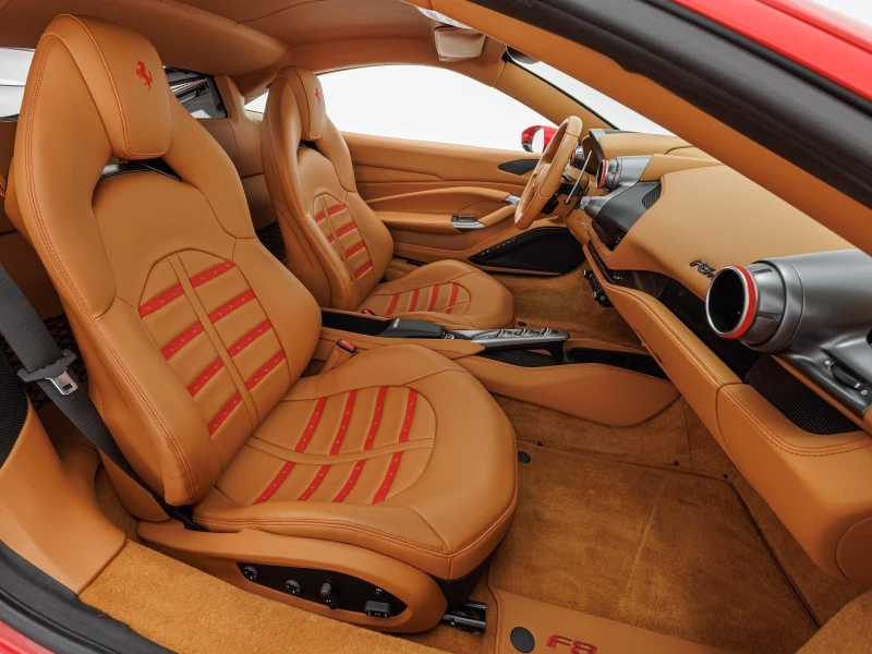 Ferrari F8 TRIBUTO/ COUPE/ CARBON/ CERAMIC/ 360 CAMERA/, снимка 15 - Автомобили и джипове - 52233465