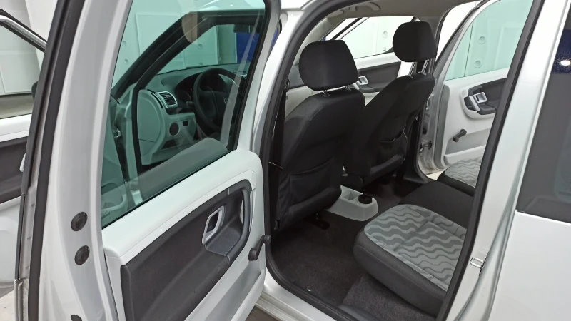 Skoda Roomster 1.4 бензин , снимка 15 - Автомобили и джипове - 53075906