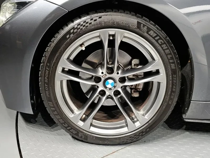BMW 330 | АВТОФИНАНСИРАНЕ | ФИКСИРАНА ЦЕНА ДО БЪЛГАРИЯ, снимка 4 - Автомобили и джипове - 55153330