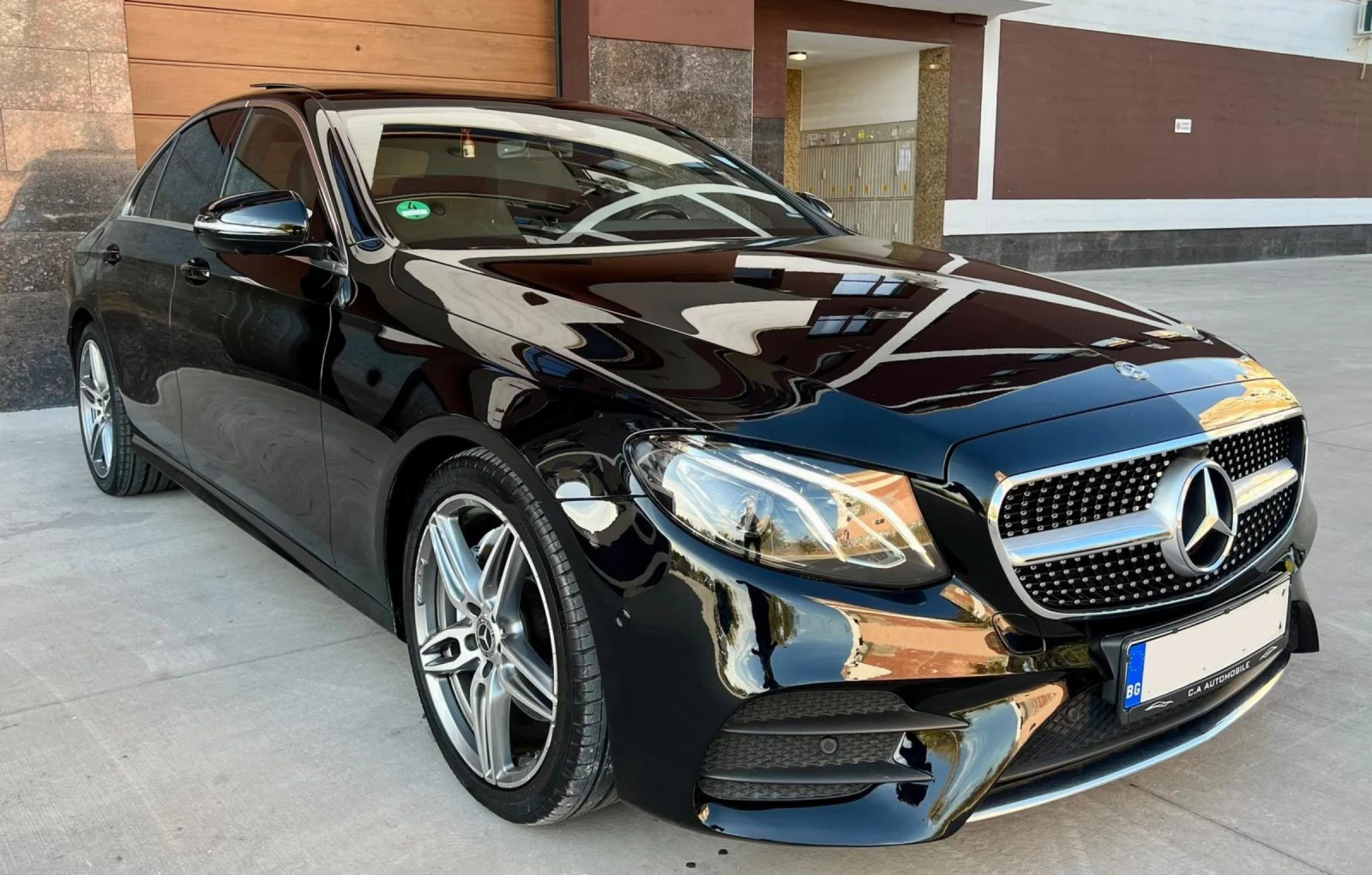 Mercedes-Benz E 220 AMG, Дигитален Кокпит, 2019г! Фейс/100% Реални КМ - изображение 2