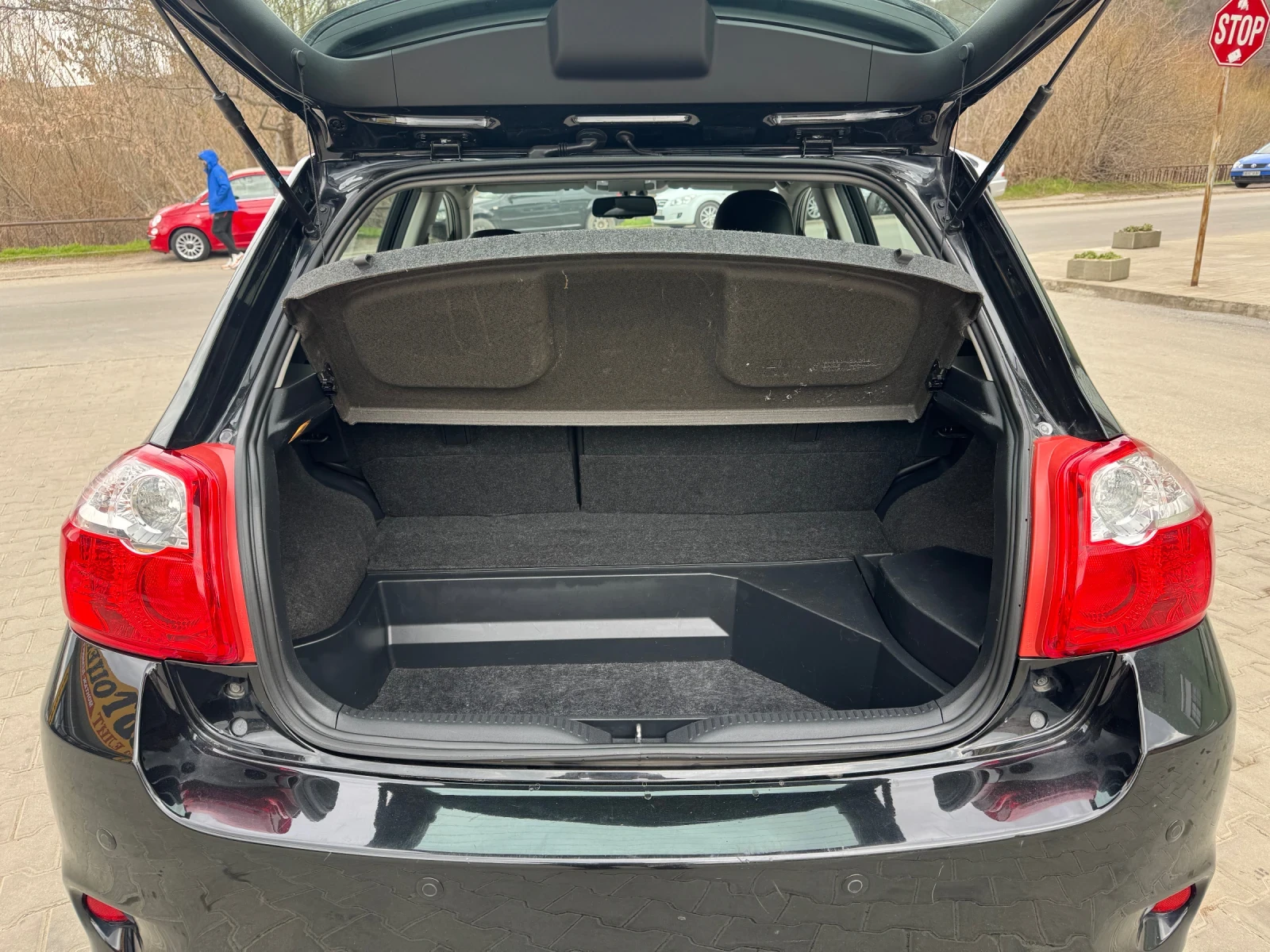 Toyota Auris 1.8 HIBRID Фейслифт , снимка 14 - Автомобили и джипове - 53905712