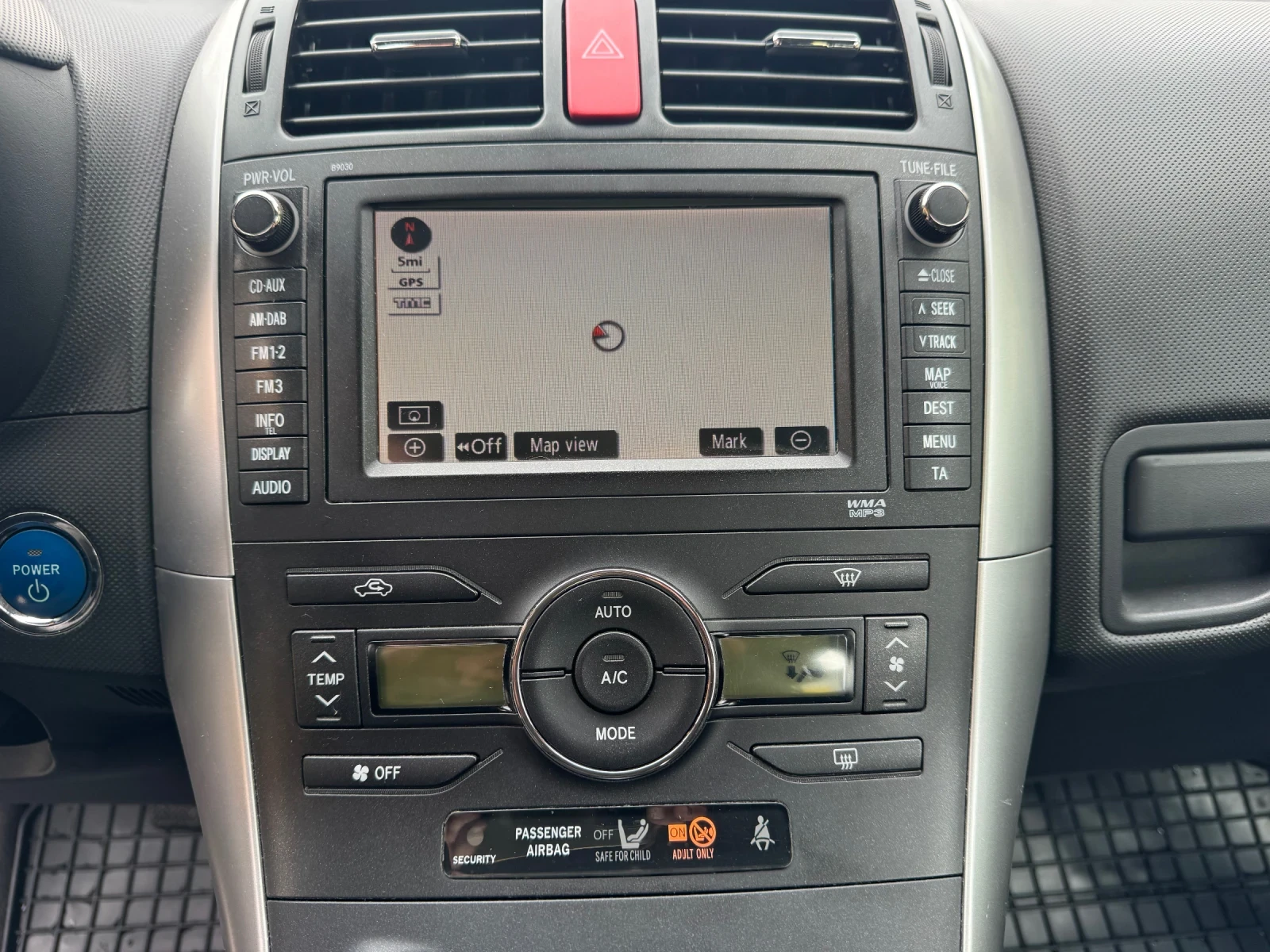 Toyota Auris 1.8 HIBRID Фейслифт , снимка 15 - Автомобили и джипове - 53905712