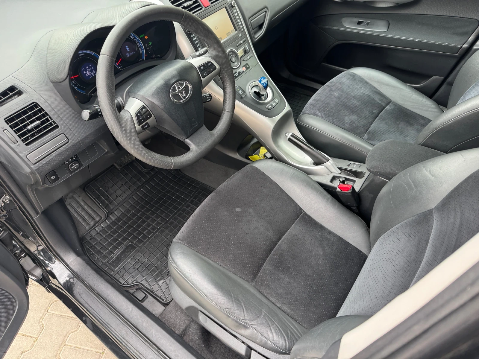 Toyota Auris 1.8 HIBRID Фейслифт , снимка 9 - Автомобили и джипове - 53905712