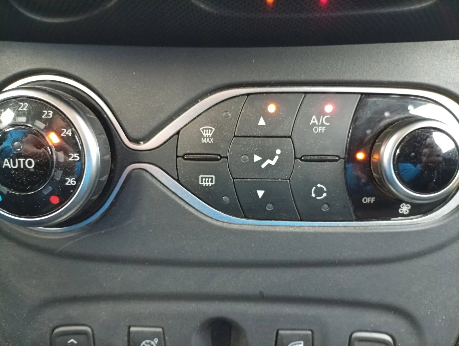 Dacia Logan 1000, снимка 11 - Автомобили и джипове - 54019252