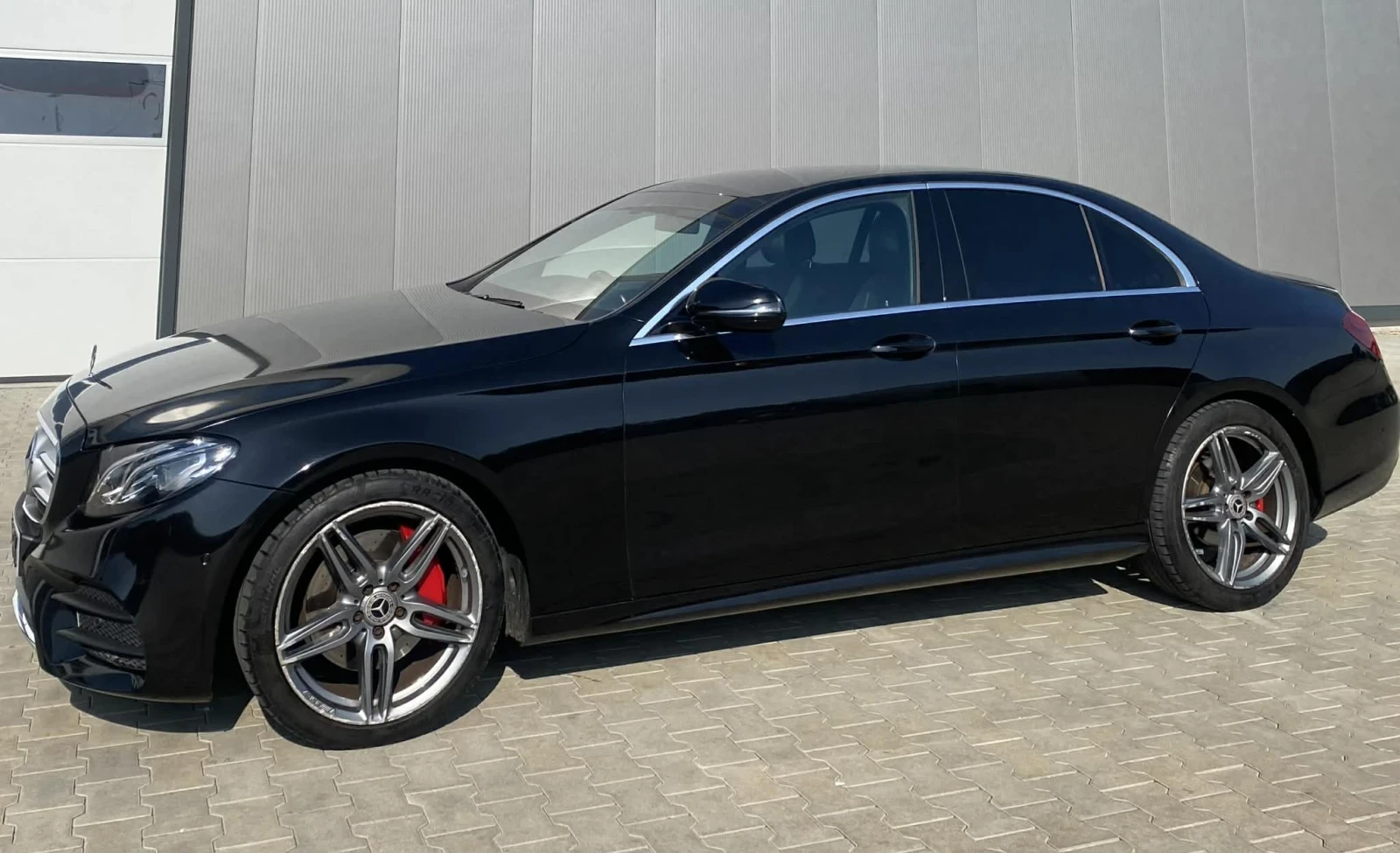 Mercedes-Benz E 220 2.2D AMG, снимка 3 - Автомобили и джипове - 54174743