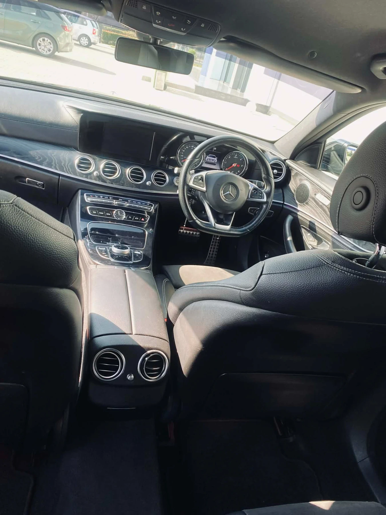 Mercedes-Benz E 220 2.2D AMG, снимка 11 - Автомобили и джипове - 54174743