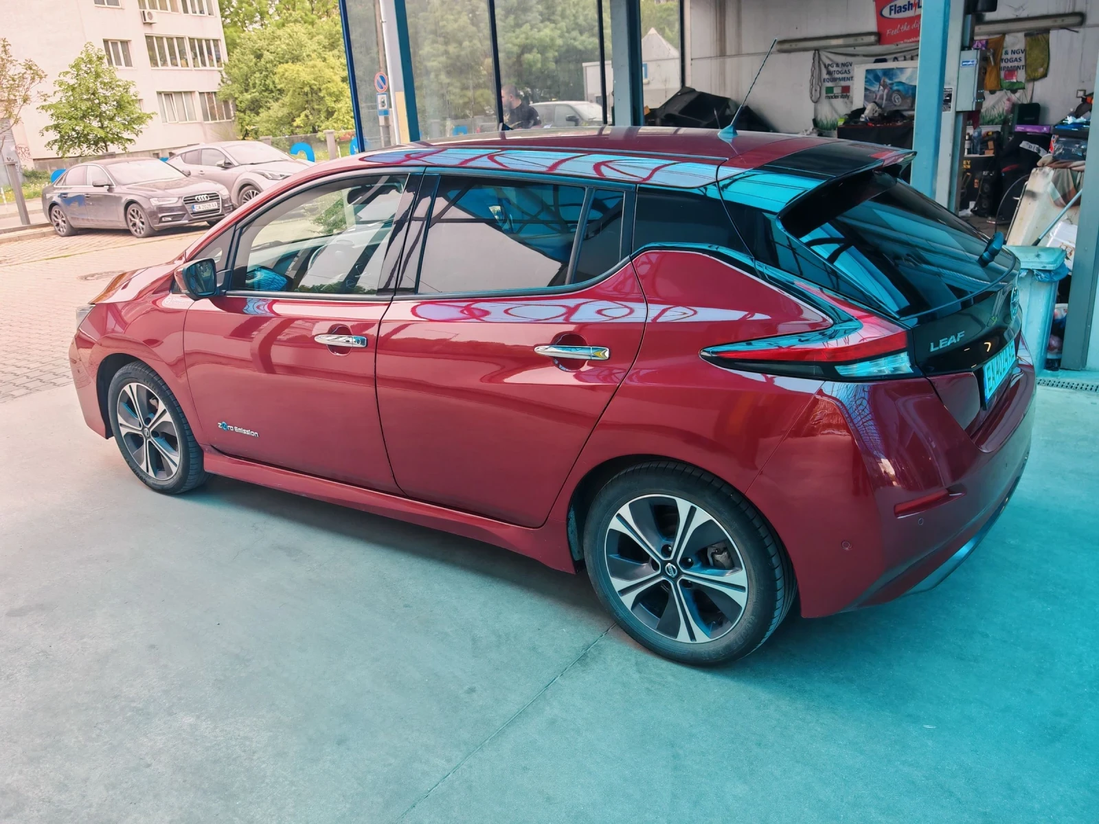 Nissan Leaf , снимка 2 - Автомобили и джипове - 54477662