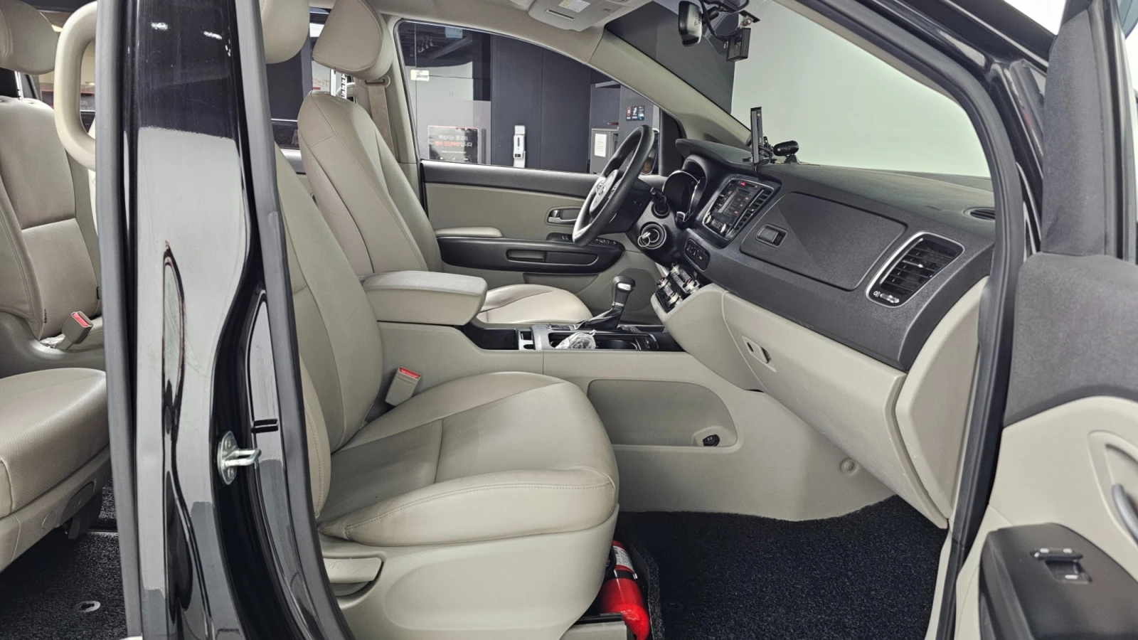 Kia Carnival, снимка 12 - Автомобили и джипове - 54894849