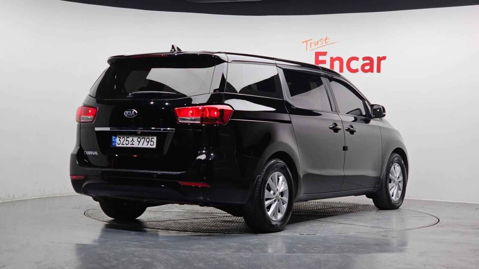 Kia Carnival, снимка 2 - Автомобили и джипове - 54894849