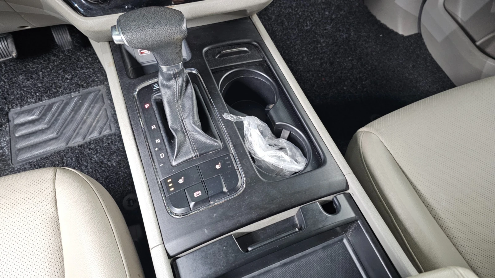 Kia Carnival, снимка 10 - Автомобили и джипове - 54894849