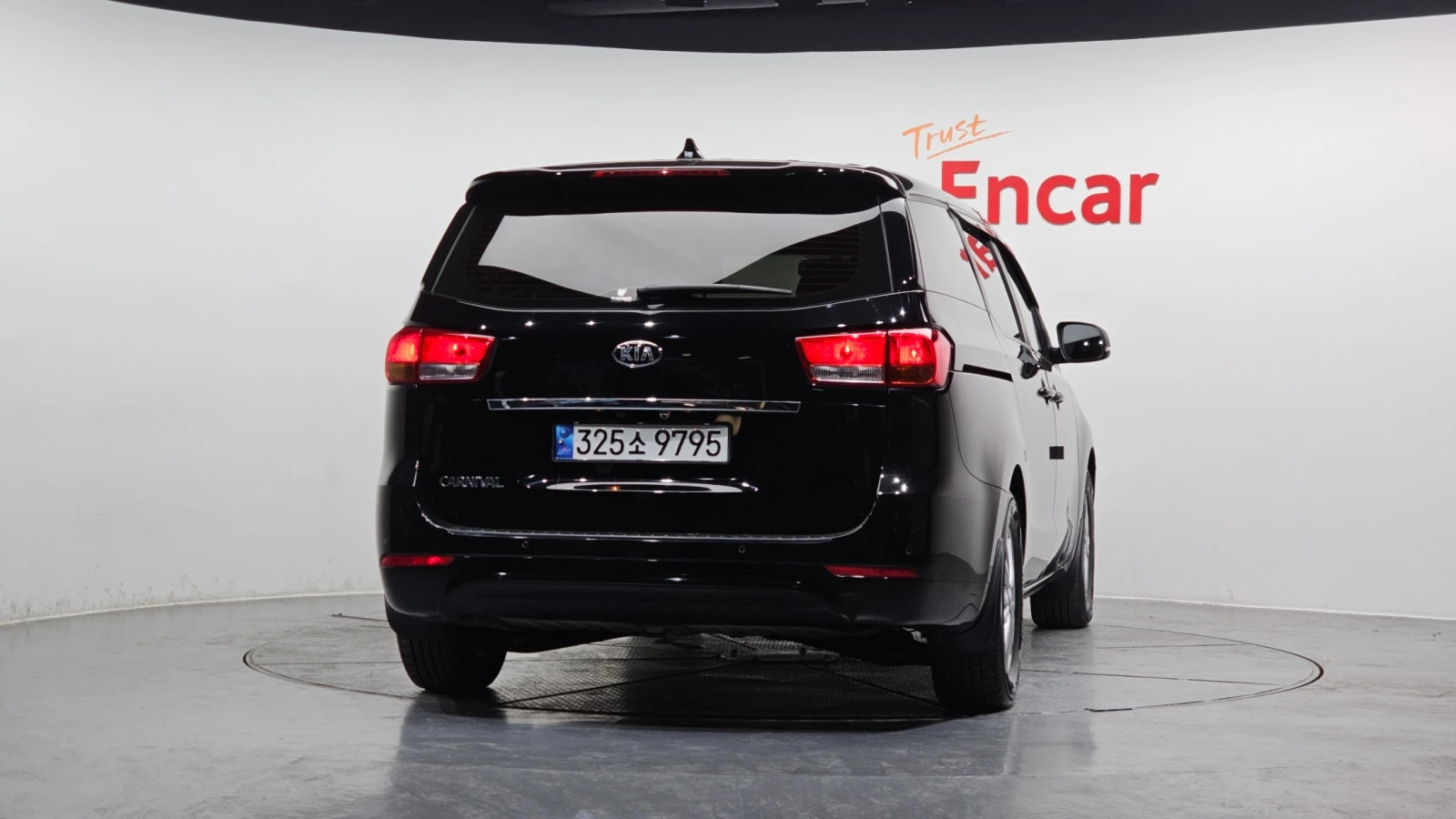 Kia Carnival, снимка 4 - Автомобили и джипове - 54894849